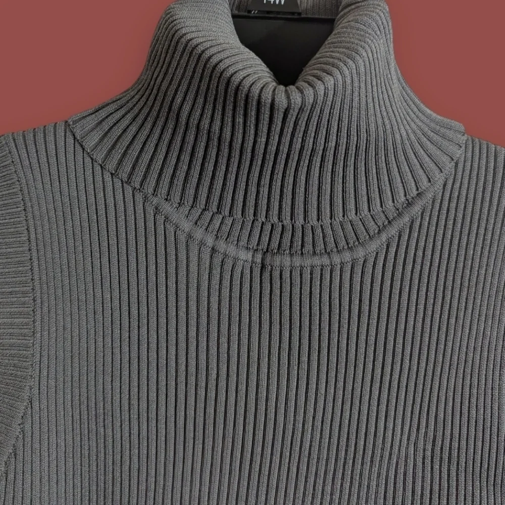 🤩NWT Cider Ribbed Sleeveless Turtleneck Asymmetrical Crop Top | Gray Size Large